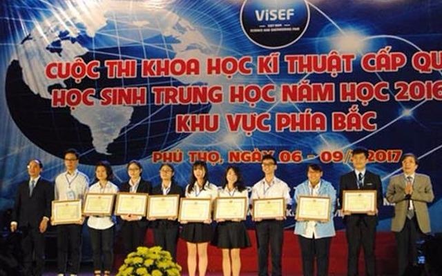 Hai nu sinh Ha Noi tong hop duoc 14 dan chat uc che ung thu hinh anh