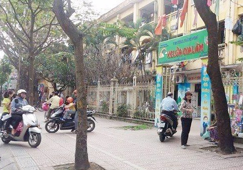 Be gai 3 tuoi nghi bi xam hai tai truong mam non o Ha Noi hinh anh