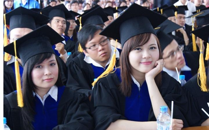 Dai hoc ngoai cong lap de xuat giai phap tu cuu minh hinh anh