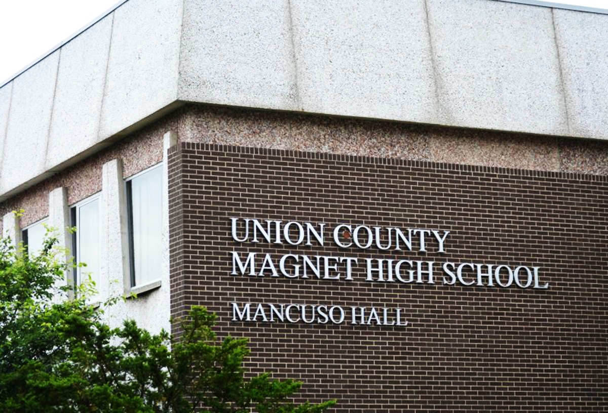 truong trung hoc hang dau ve khoa hoc anh 7