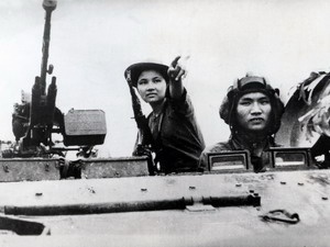 Trac nghiem: Nu biet dong Sai Gon nao hai lan tien vao Dinh Doc Lap? hinh anh