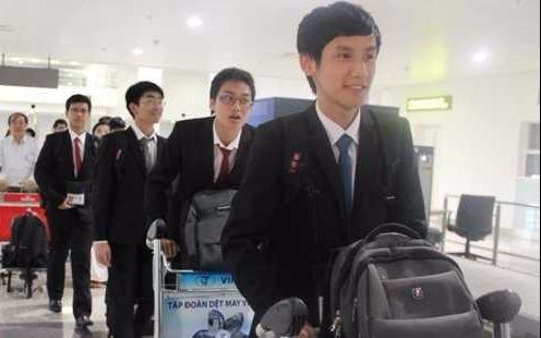 Bay hoc sinh Viet Nam doat giai thuong Olympic Vat ly chau A 2017 hinh anh