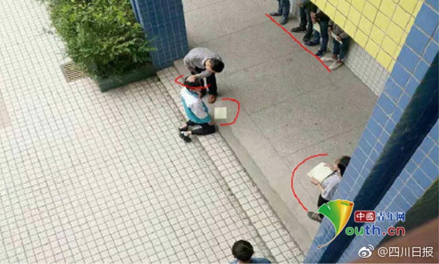 thay giao danh hoc sinh anh 2