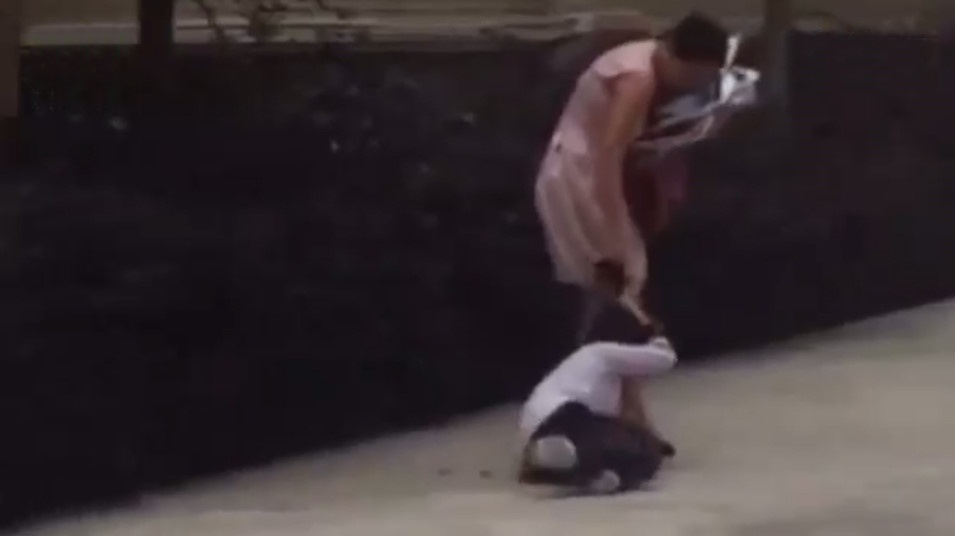 thay giao danh hoc sinh anh 6