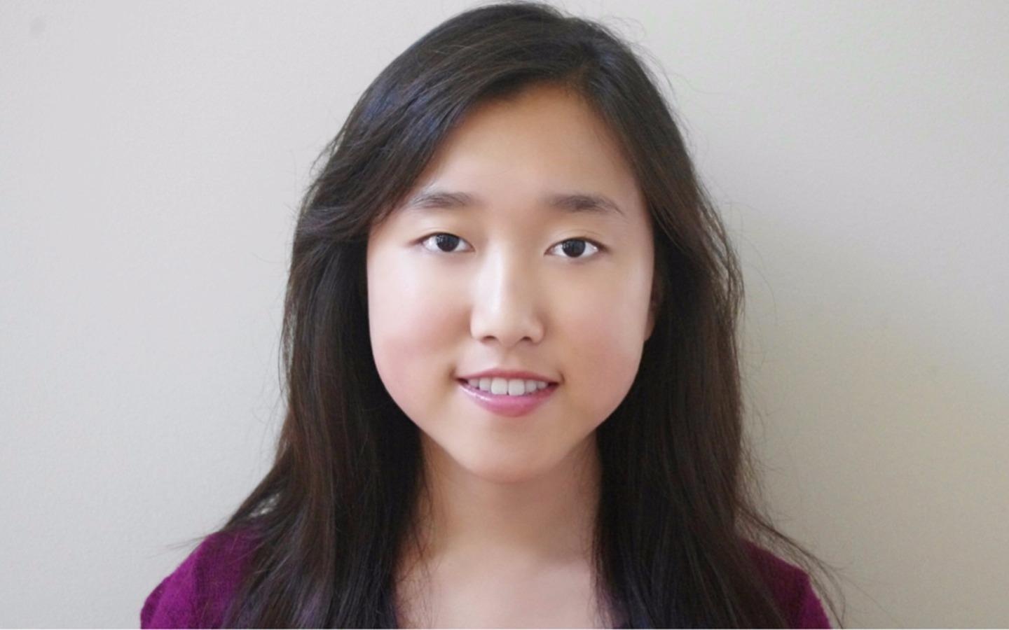 Nu sinh 17 tuoi nhan bang thac si truoc khi tot nghiep trung hoc hinh anh