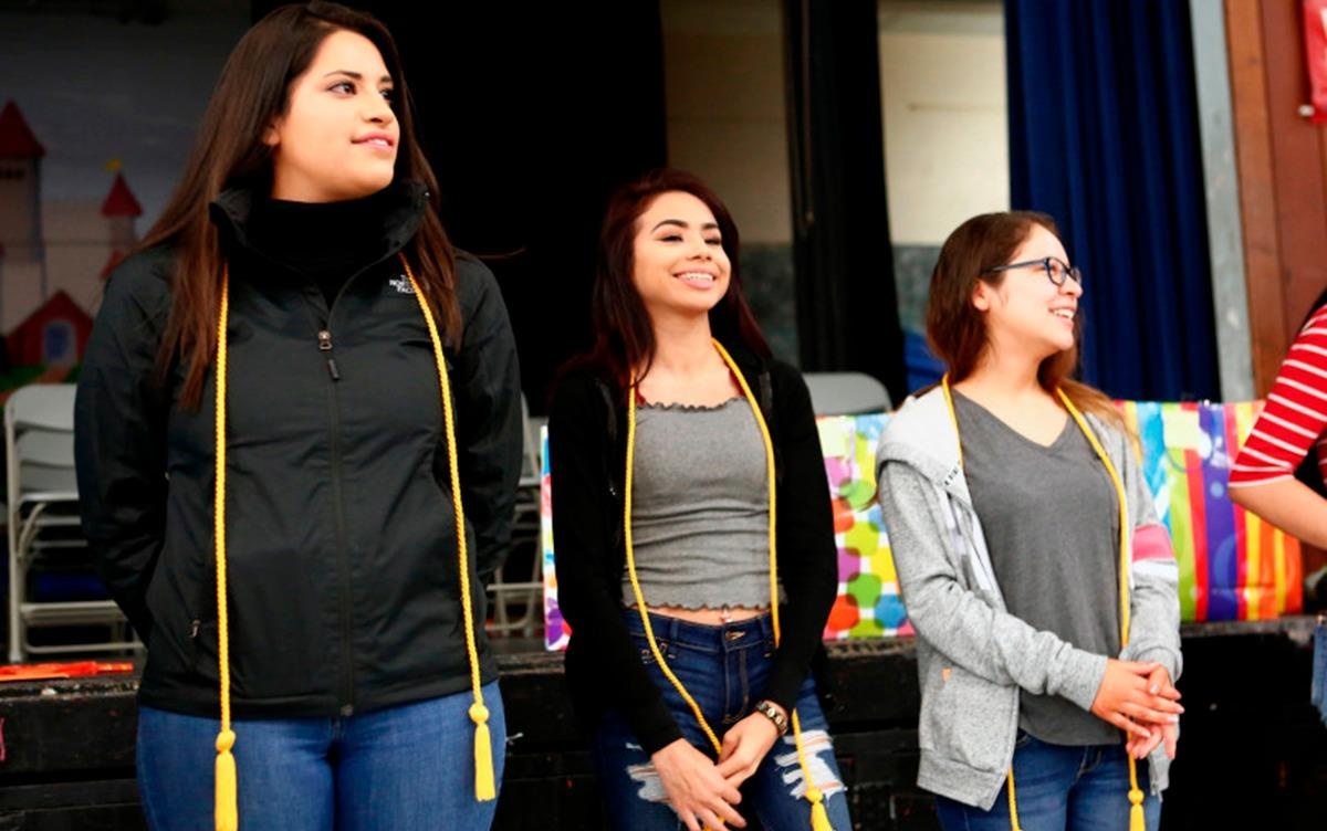 Hanh trinh nhan bang tot nghiep dau don hinh anh