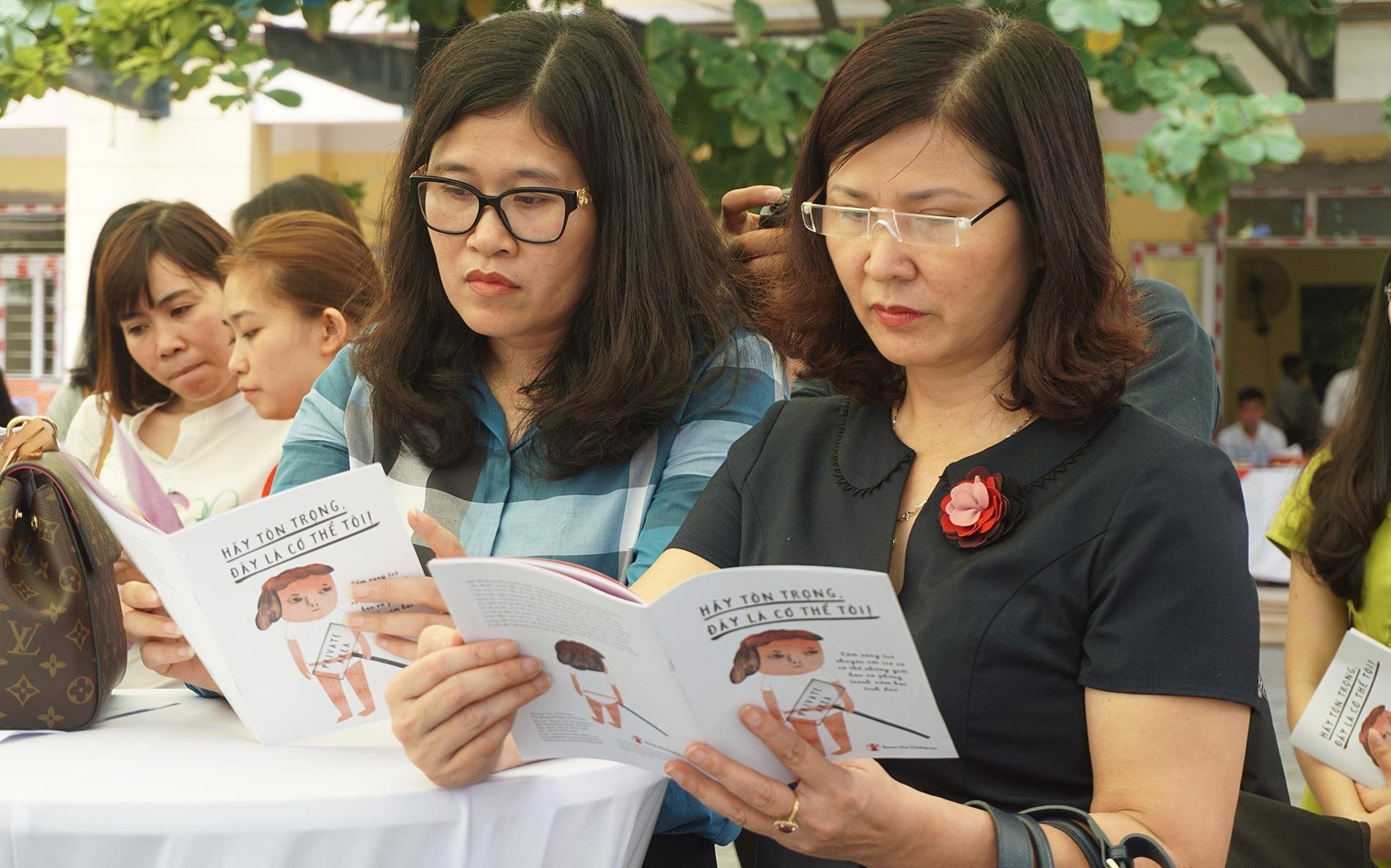 Hon 1.200 vu xam hai tinh duc tre em trong nam 2016 hinh anh