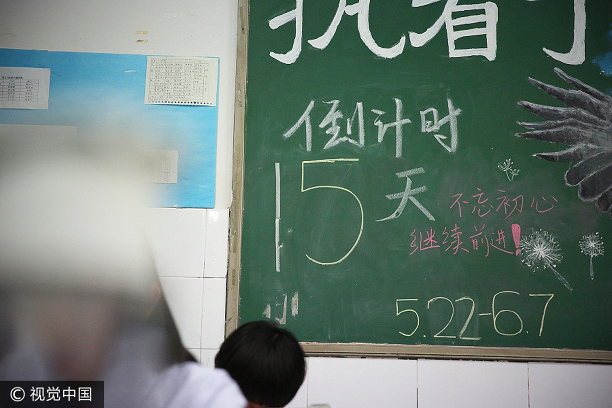 ky thi khac nghiet anh 8