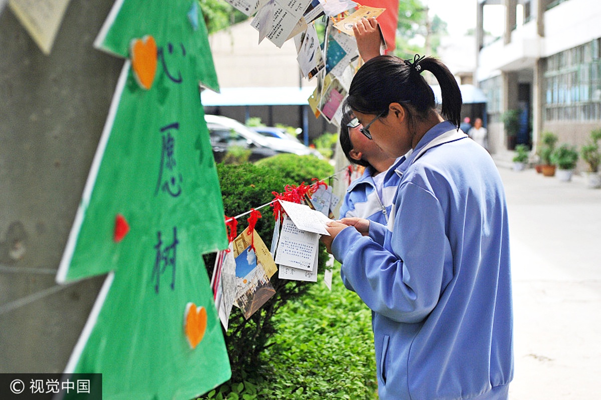 ky thi khac nghiet anh 9