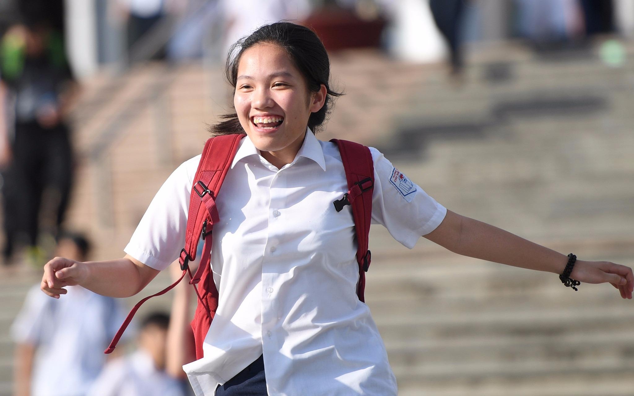 Diem trung tuyen lop 10 cua truong THPT chuyen Khoa hoc Tu nhien hinh anh