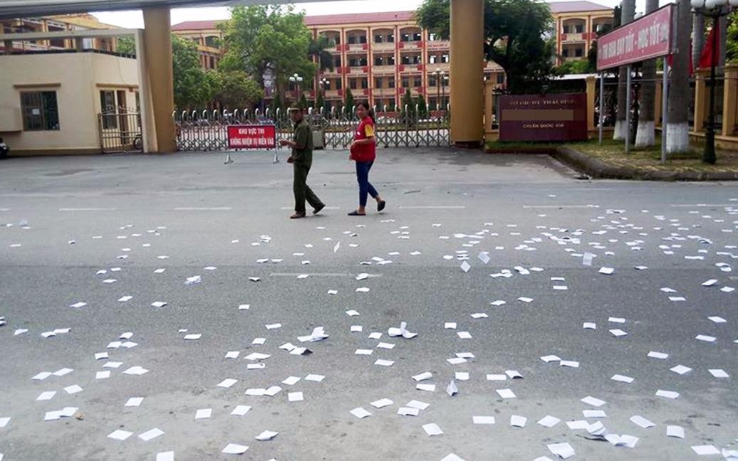 Cong an xac minh nhom hoc sinh rai phao thi o Thai Binh hinh anh