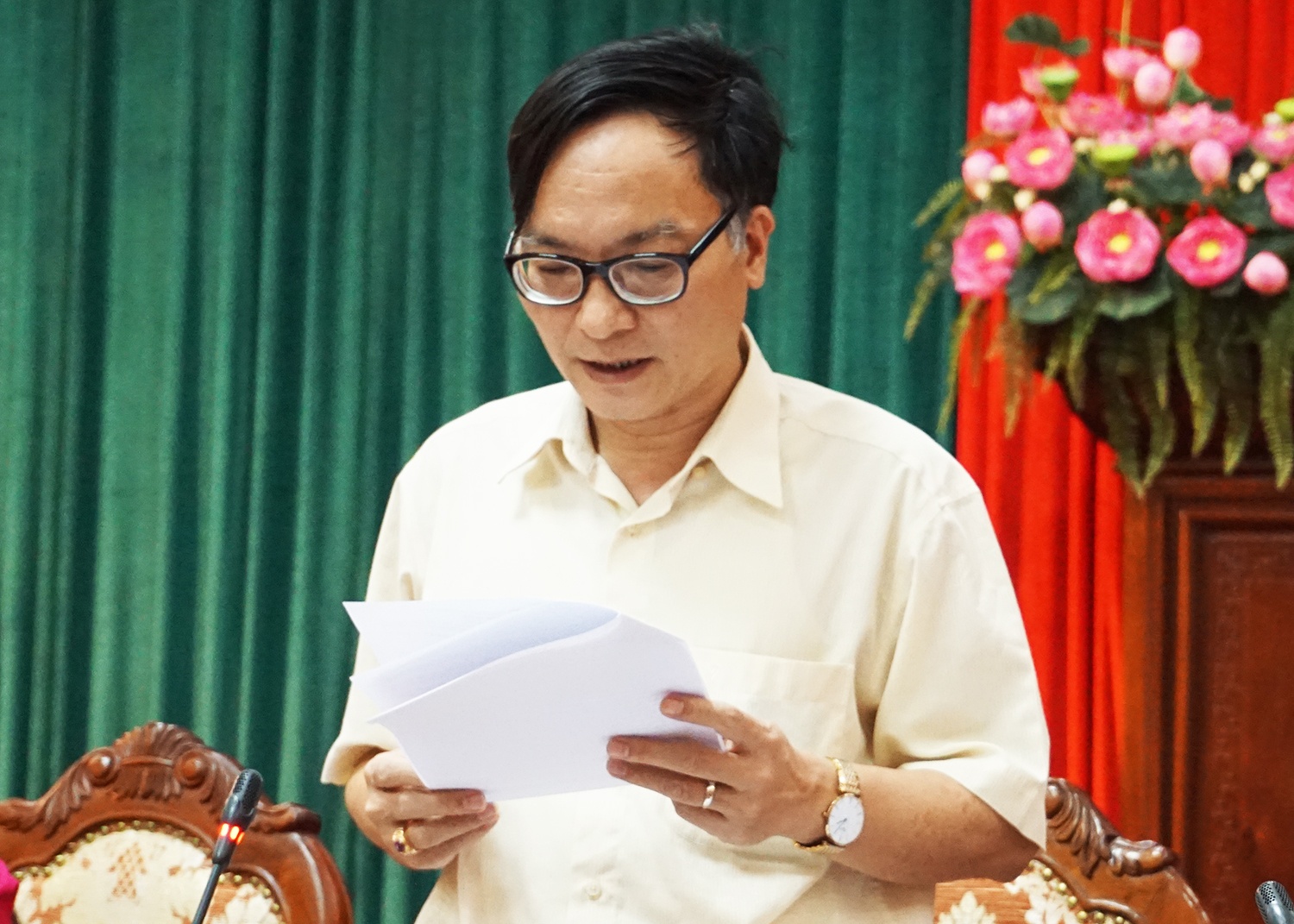 Pho giam doc So GD&DT Ha Noi bao cao hinh anh