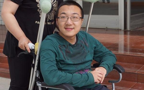 Nam sinh tan tat trung tuyen dai hoc hang dau Trung Quoc hinh anh