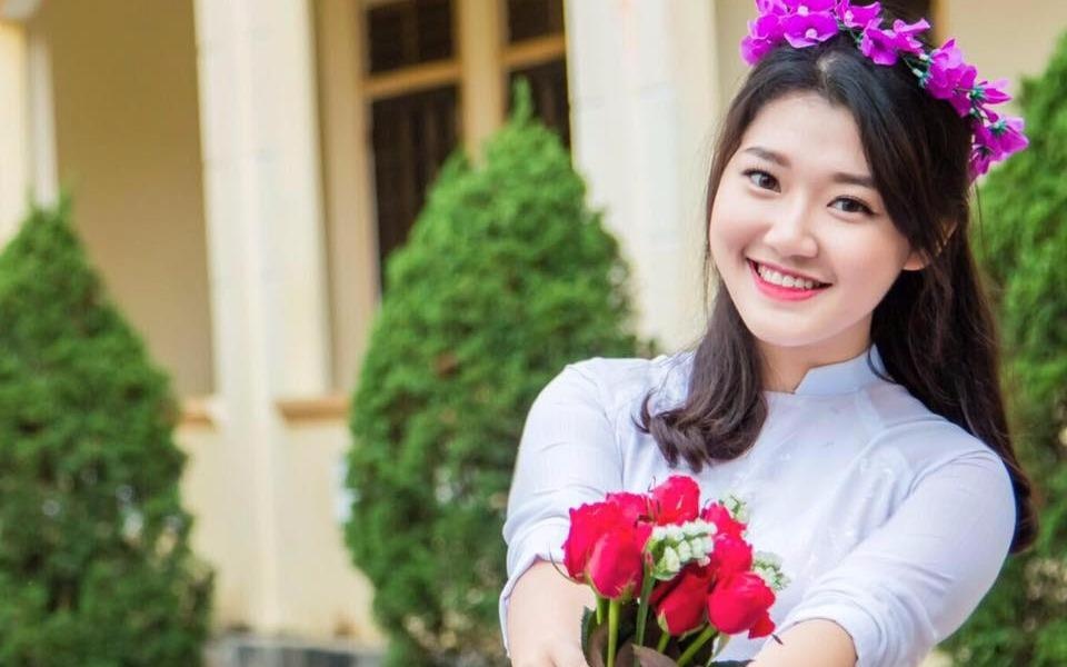 Ve dep cua nu sinh truong chuyen dat 9,75 diem mon Ngu van hinh anh