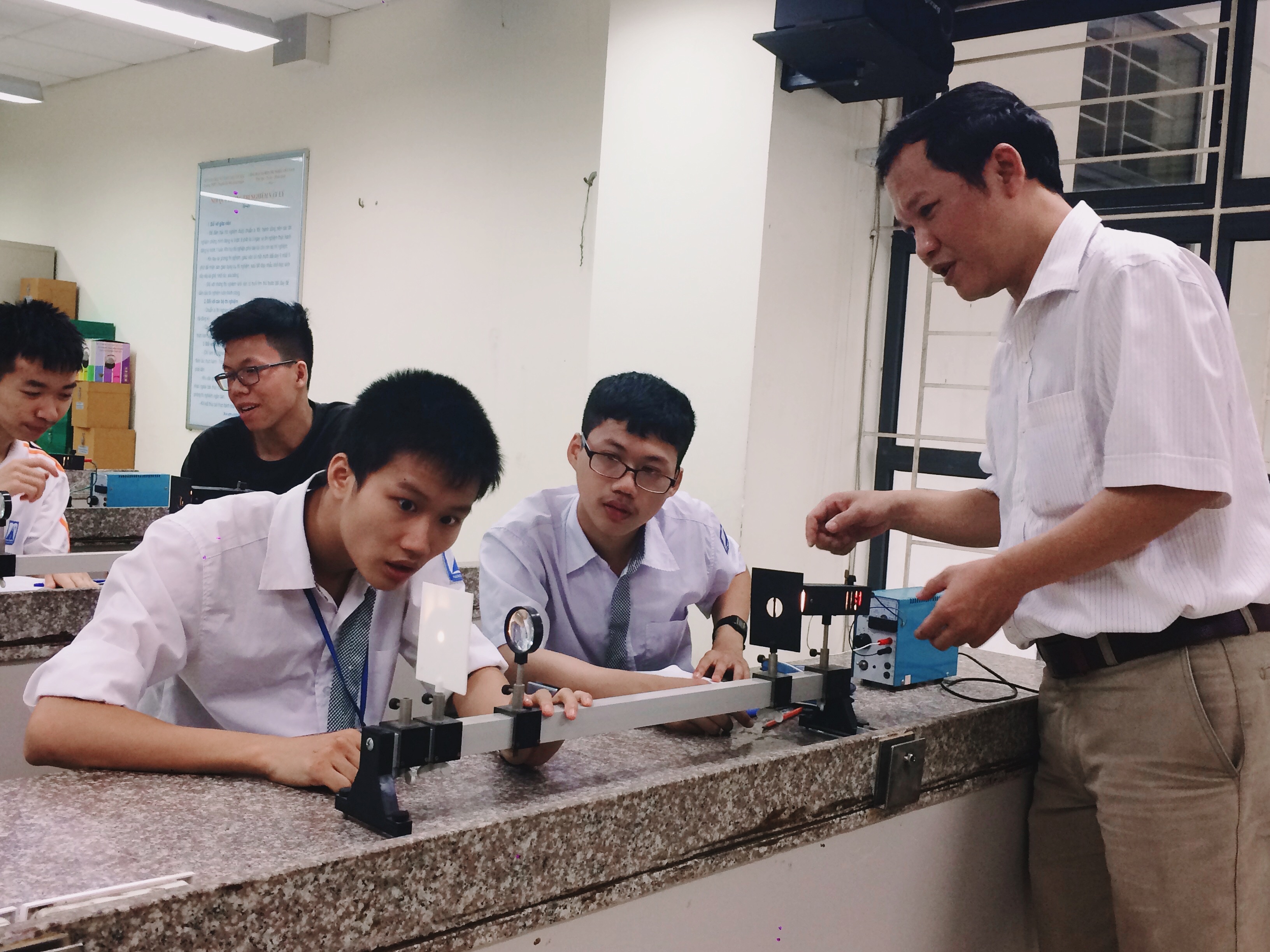 nam sinh doat huy chuong vang anh 2