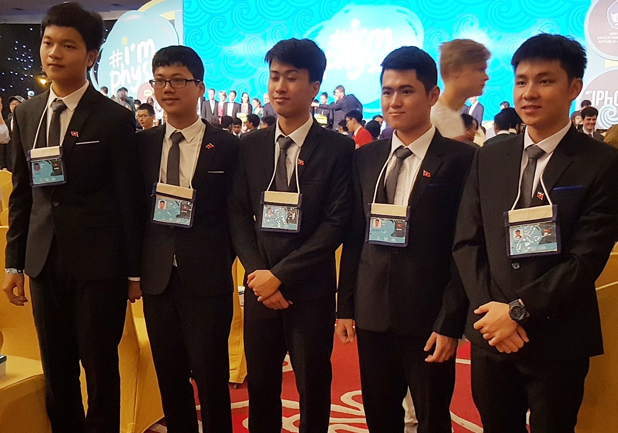 nam sinh doat huy chuong vang anh 1