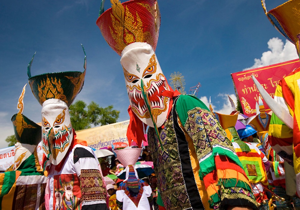 Nguoi dan A Dong kieng gi trong thang co hon? hinh anh