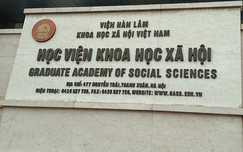 'Lo dao tao tien si' khai sai so giang vien, tuyen vuot chi tieu hinh anh