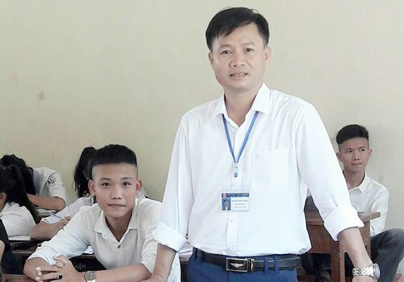 Luong 6 trieu dong, thay giao lam MC dam cuoi, ban bao hiem kiem song hinh anh