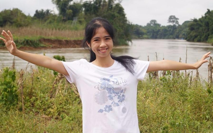 Co giao 9X suyt bi am sat va hanh trinh dat chan den quoc gia thu 15 hinh anh