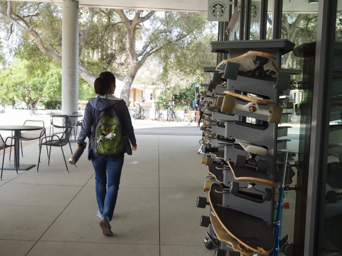 ben trong truong hoc anh 2