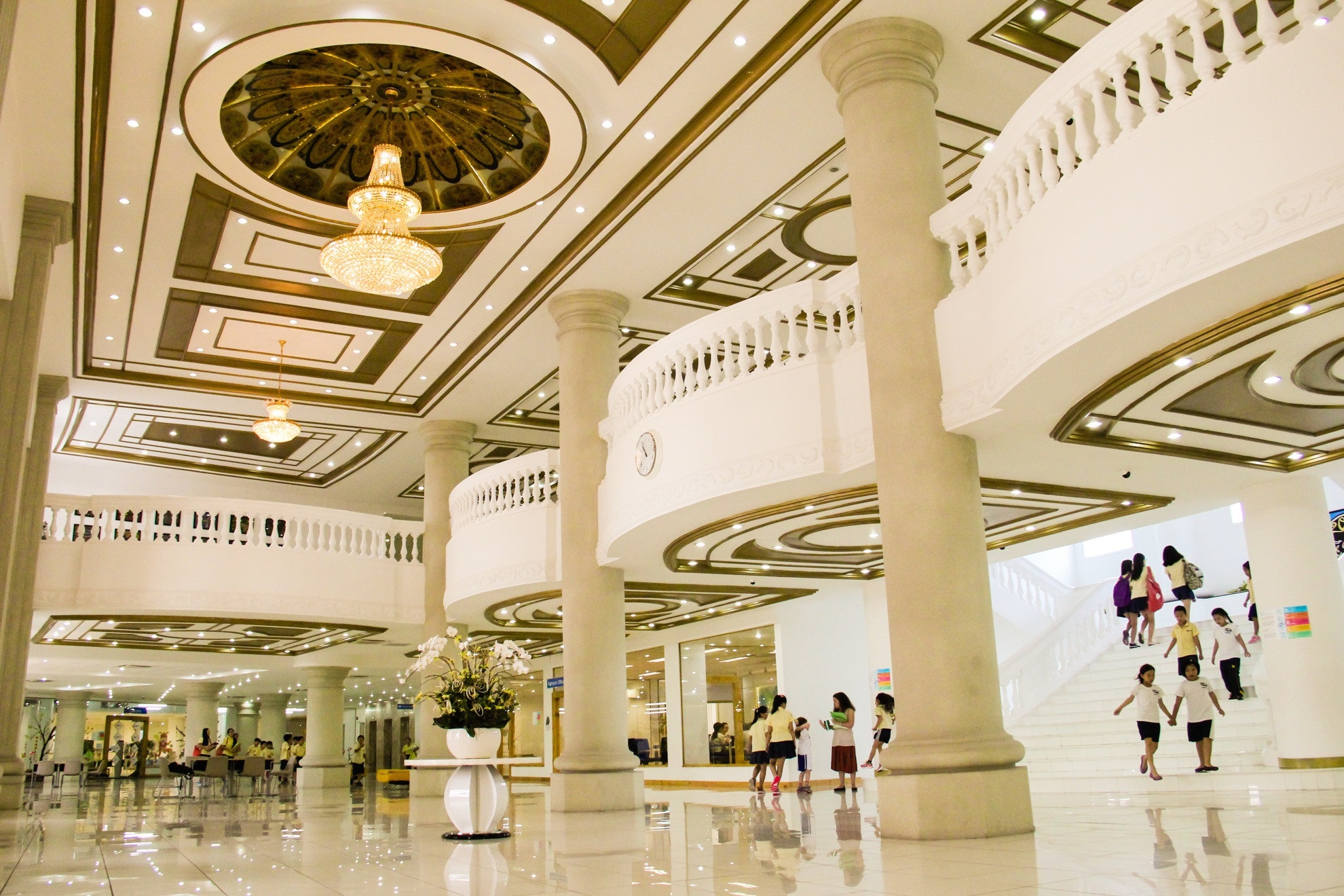 hoc phi truong ngoai cong lap anh 3