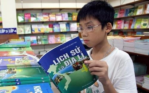 Vi sao lui mot nam ap dung chuong trinh SGK moi? hinh anh