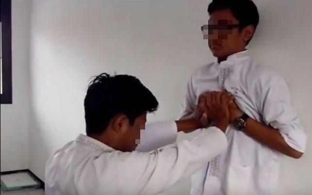 Gioi tre lai co them trao luu dien ro: An nguc ban toi ngat xiu hinh anh
