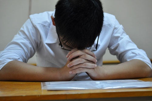 Hoc sinh roi loan tam than vi phai hoc qua nhieu hinh anh