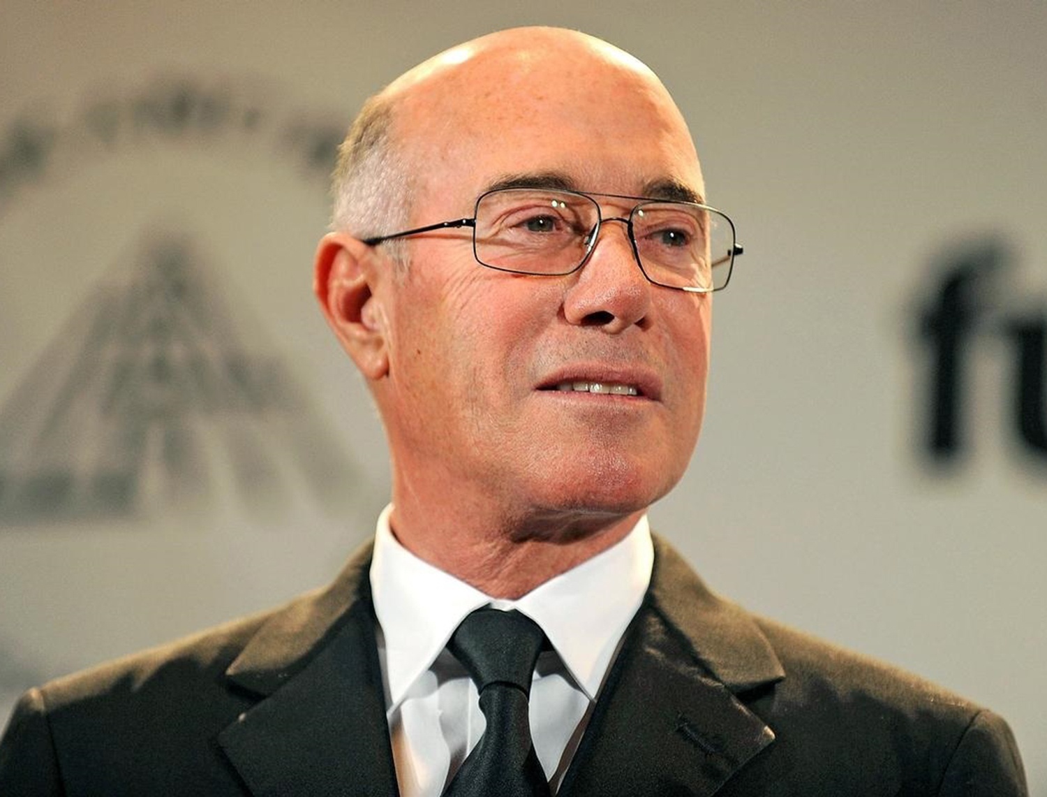 nguoi noi tieng chua tot nghiep dai hoc anh 10