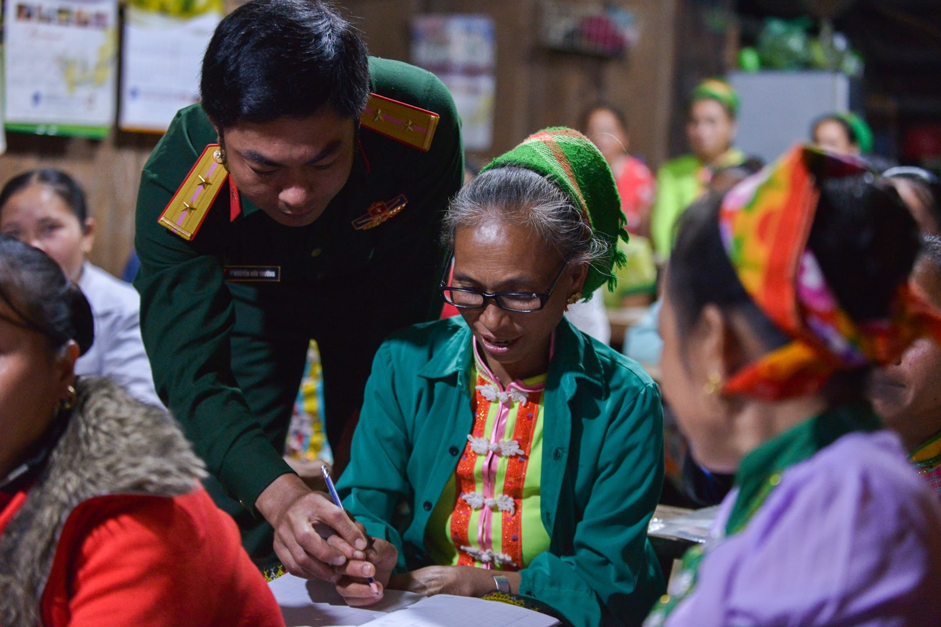 lop hoc sau xoa mu chu anh 9