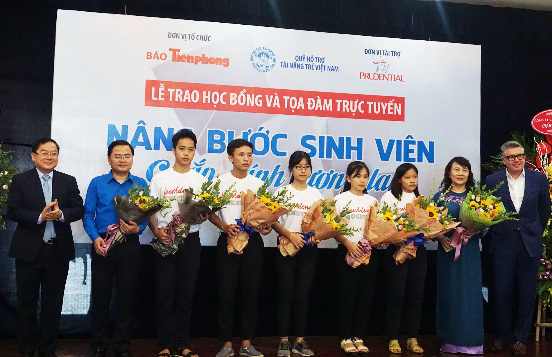 học bổng cho sinh viên nghèo ảnh 1 hoc bong cho sinh vien ngheo anh 1