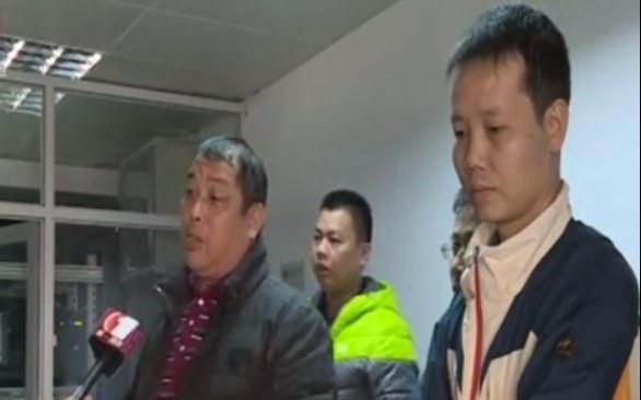 Thay giao Trung Quoc bat hoc sinh ngui chan vi coi day la tro dua hinh anh