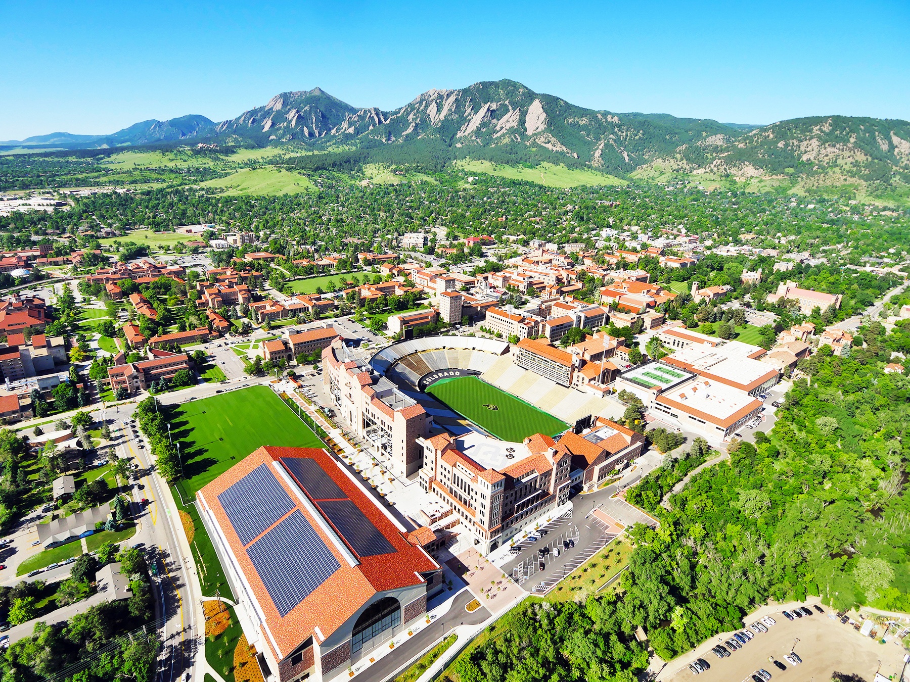 truong dai hoc dep nhat anh 2