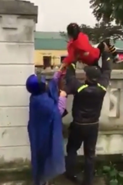 phu huynh chuyen tre qua tuong anh 1