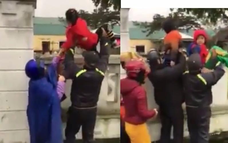 Phu huynh chuyen tre qua tuong vao truong duoi troi mua ret hinh anh