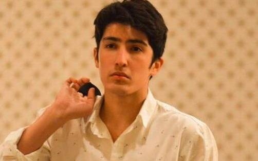 Chang trai de thuong nhat Uzbekistan mong Viet Nam vo dich hinh anh