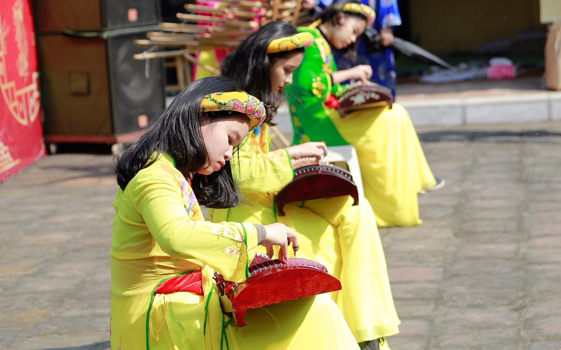Khat vong luu giu hon que nep nha cua hoc sinh Ha Noi hinh anh