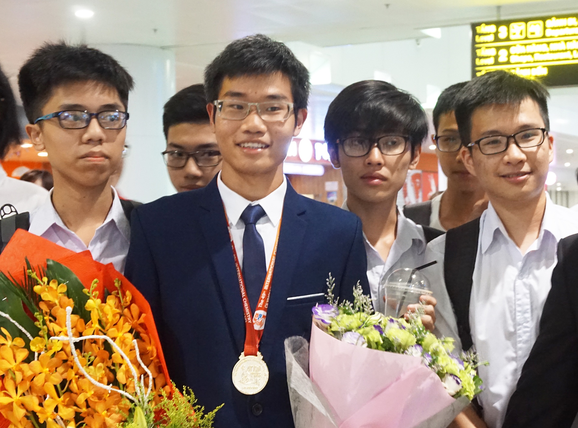 huy chuong vang Olympic quoc te anh 2