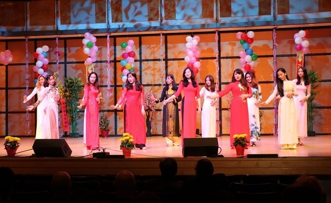 du hoc sinh don tet anh 8