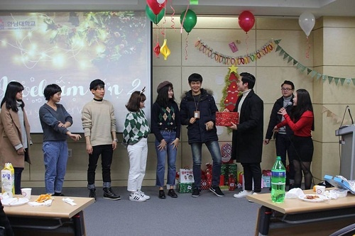 du hoc sinh don tet anh 5