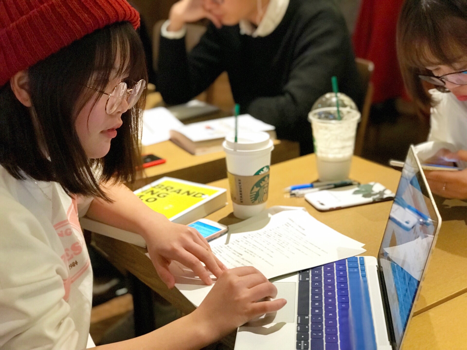 du hoc sinh don tet anh 3