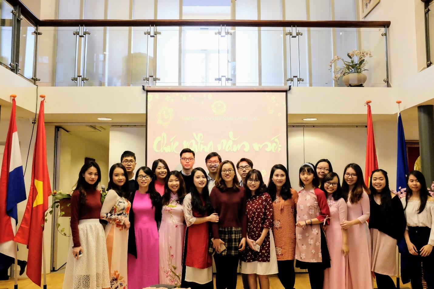 du hoc sinh don tet anh 7