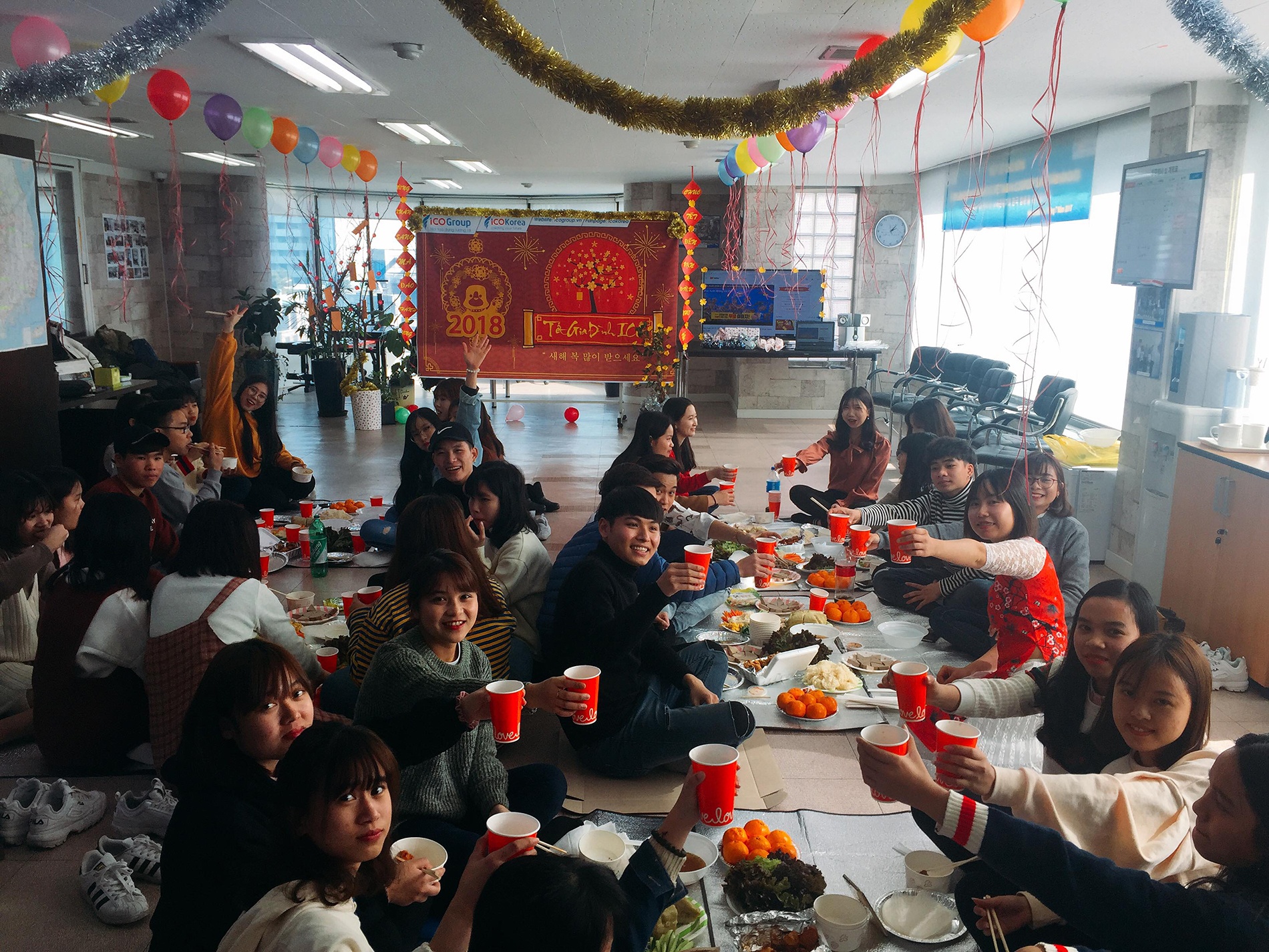 du hoc sinh don Tet anh 2