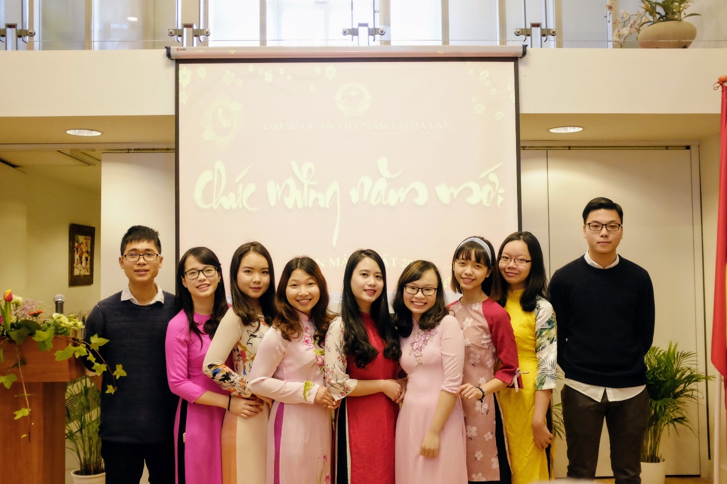 Tet Mau Tuat cua du hoc sinh Viet tren dat Ha Lan hinh anh