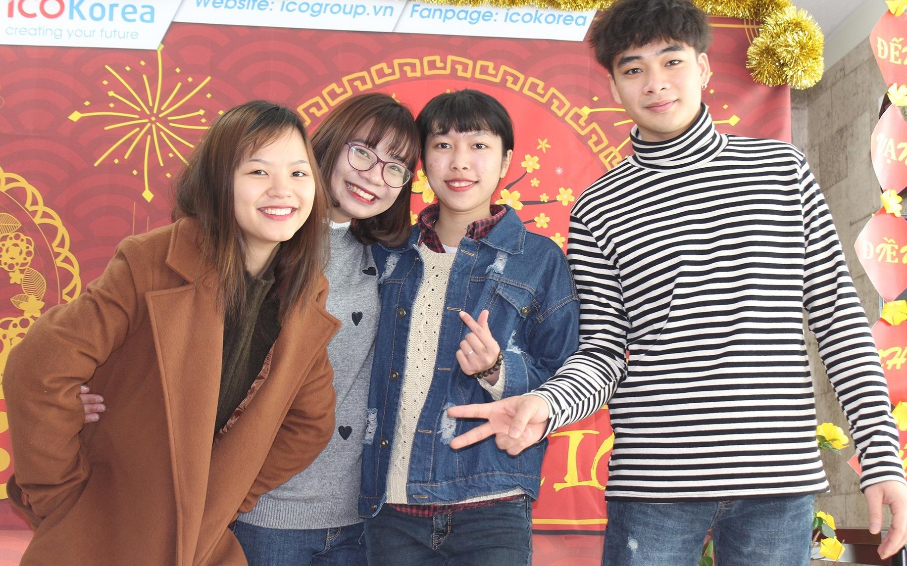 Du hoc sinh Han Quoc quay quan don Tet hinh anh