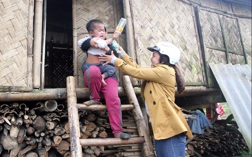 Nhoc nhan 'di lay' hoc sinh... quen duong den lop hinh anh