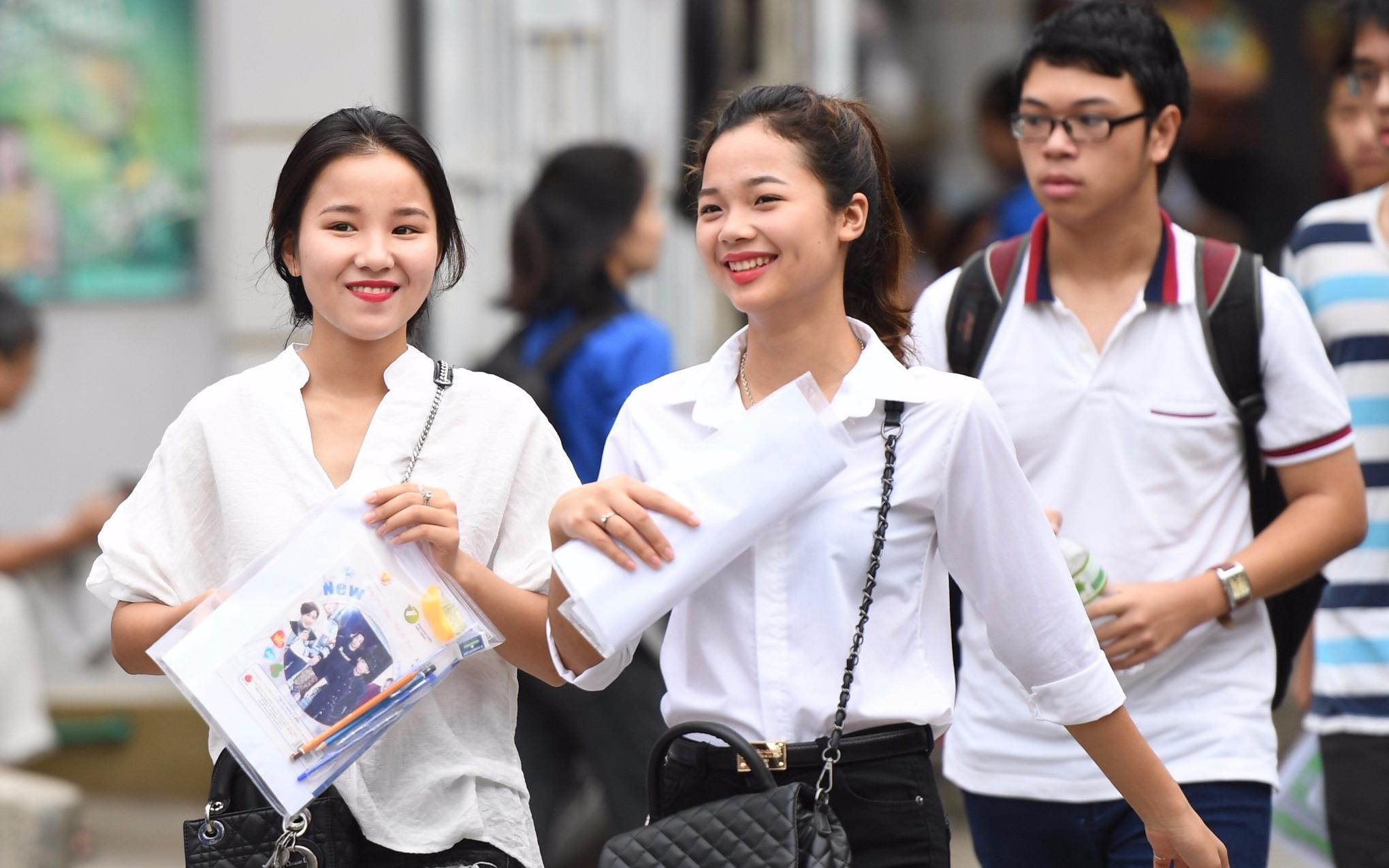 DH Ngoai ngu (DH Quoc gia Ha Noi) mien hoc phi cho thu khoa dau vao hinh anh