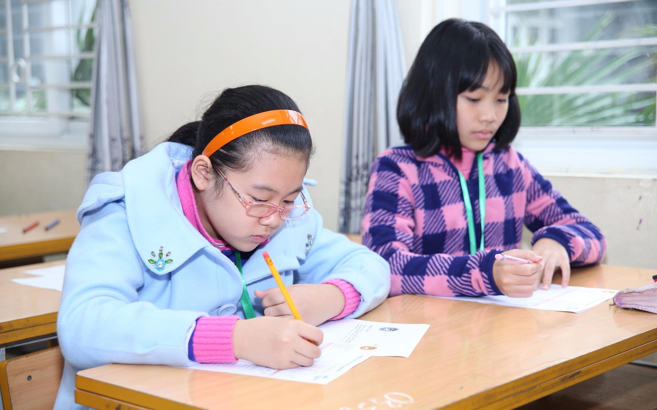 Cam nang giup tre de dang vuot qua ky thi Olympic Tieng Anh Tieu hoc hinh anh