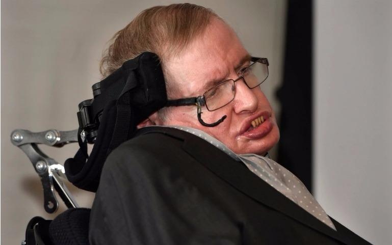 Stephen Hawking: Tu cau be hoc dot gan nhat lop den 'ong hoang Vat ly' hinh anh